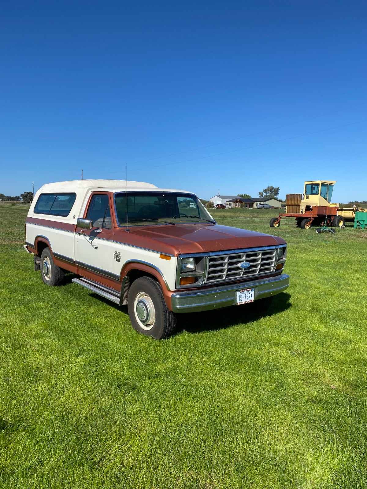 Ford-F-250-1984-Standard-Cab-Pickup-Tan