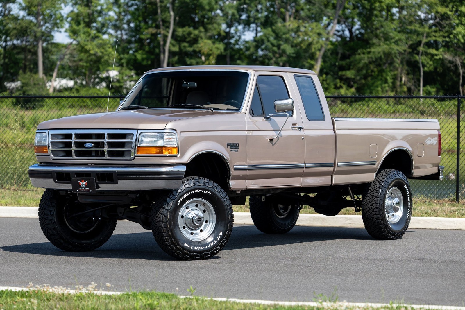 Ford-F-250-HD-1997-Pickup-Truck-Tan