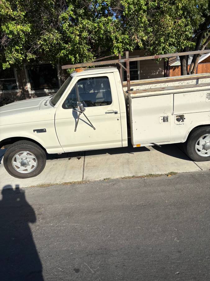 Ford-F-350-utility-body-1993-White