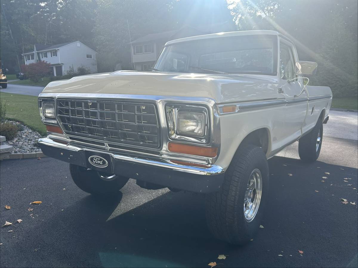 Ford-F250-super-duty-4x4-1979-White