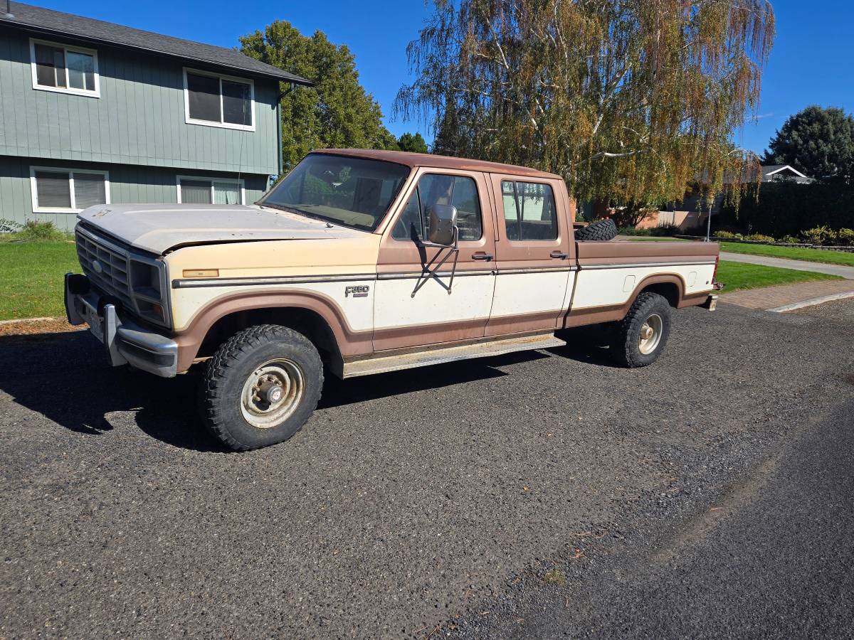 Ford-F350-crew-cab-4wd-1985-Brown