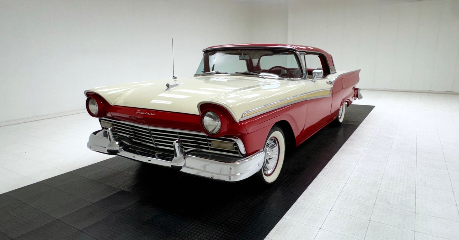 Ford Fairlane 1957
