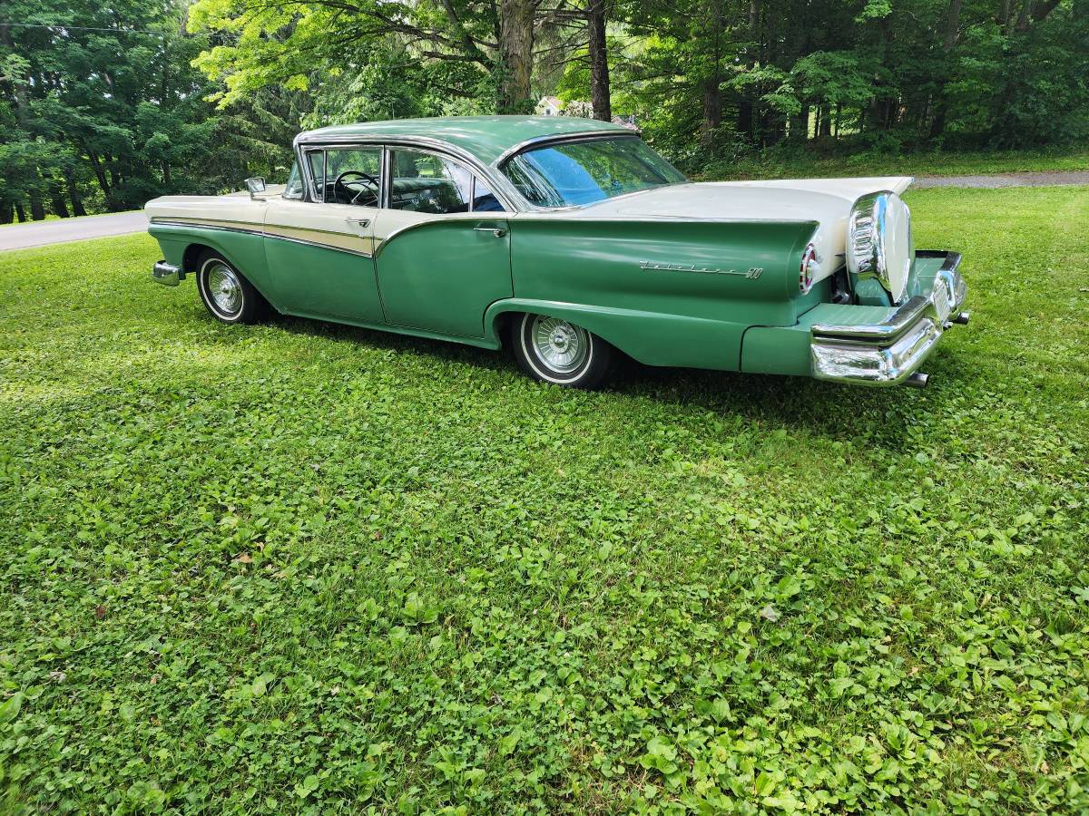 Ford-Fairlane-500-1957-Green