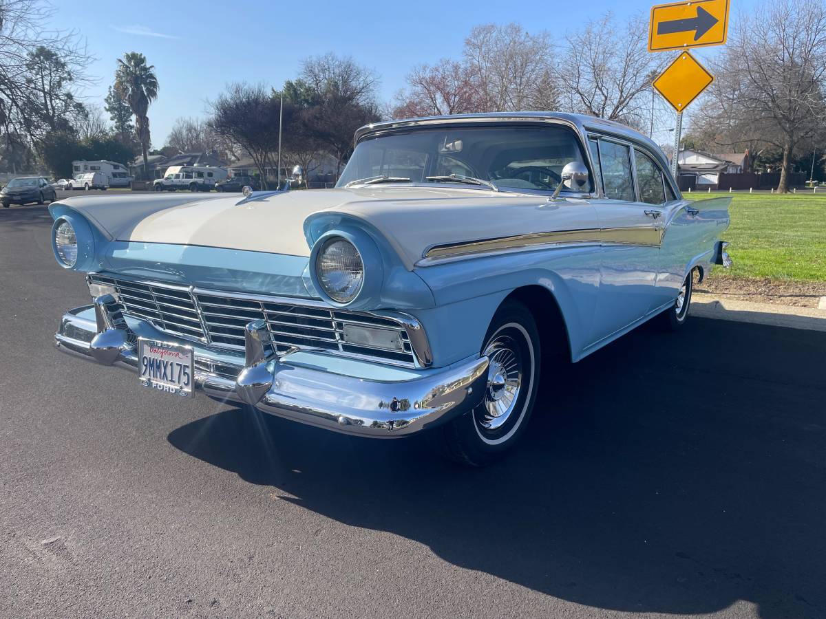 Ford-Fairlane-500-1957