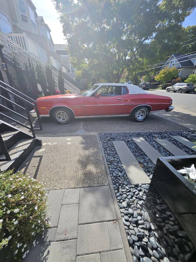 Ford-Gran-torino-1974-Red
