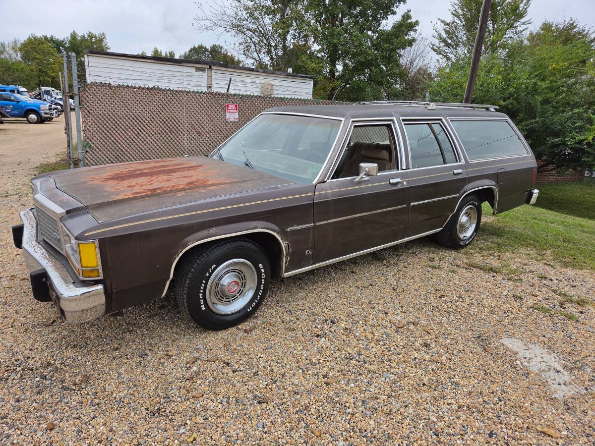 Ford-Ltd-1982-Brown