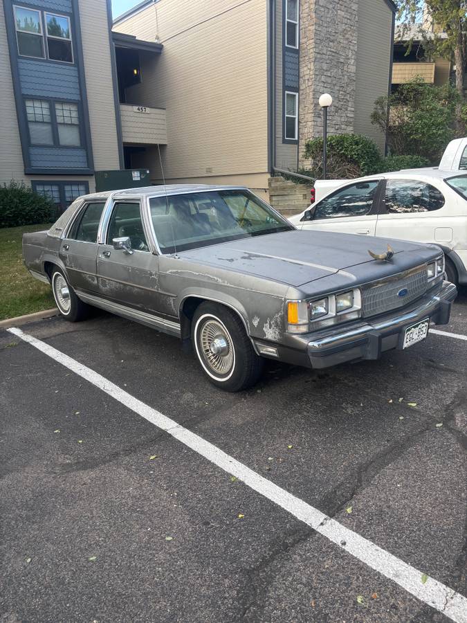 Ford-Ltd-crown-victoria-1991-Silver