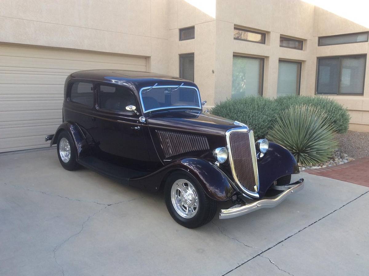 Ford-Model-40-tudor-deluxe-1934-custom