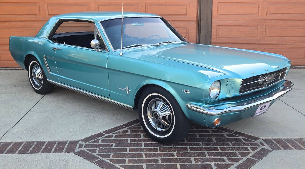 Ford-Mustang-pony-1965