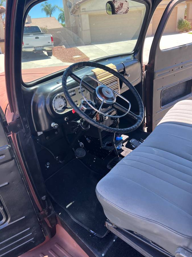 Ford-Pickup-1949-Brown