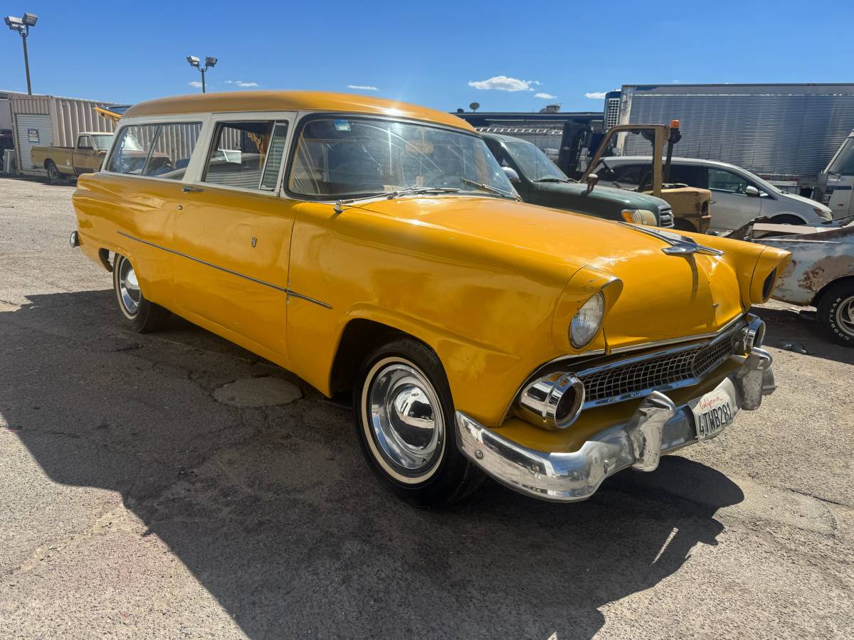 Ford-Ranch-wagon-1955-Yellow