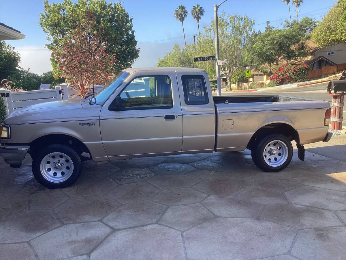 Ford-Ranger-xlt-1994-Brown
