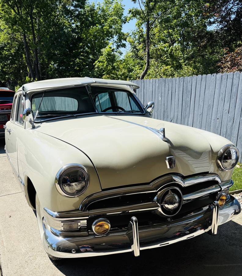 Ford-Shoebox-1950-White