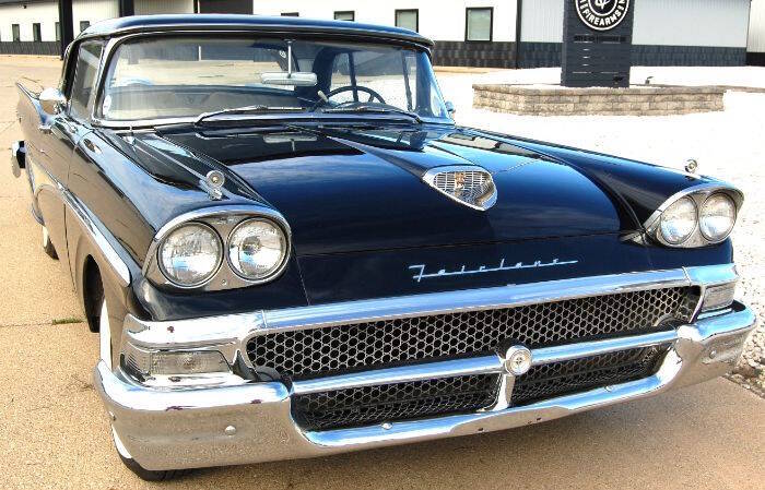 Ford-Skyliner-1958
