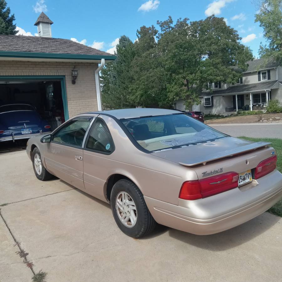Ford-Thunderbird-1996-Brown