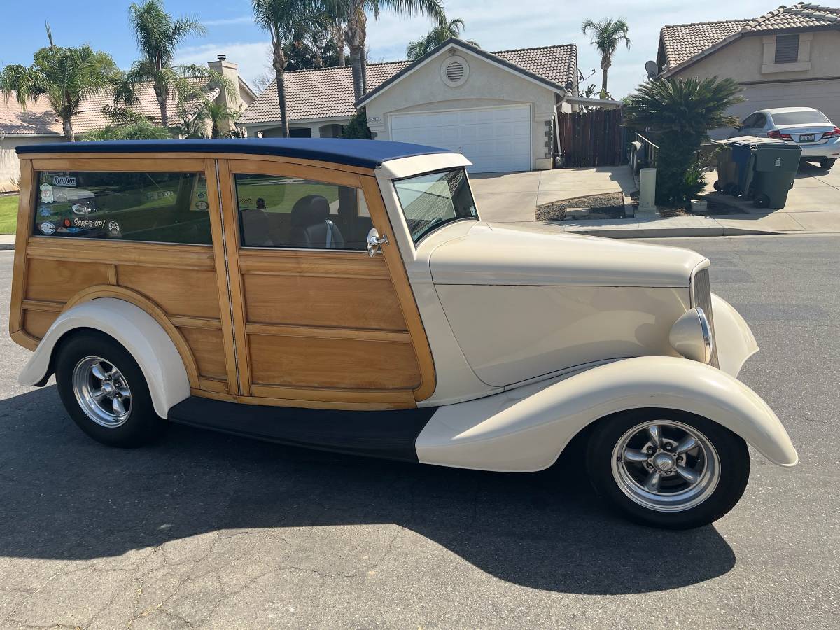 Ford-Woody-wagon-1933-Blue