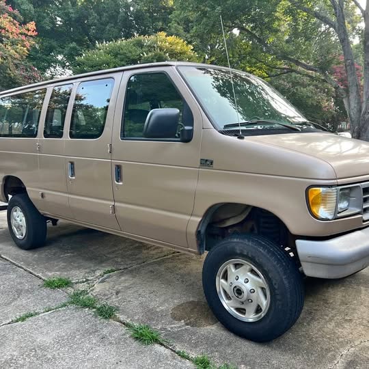 Ford-e350-quigley-4x4-Club-wagon-van-1996