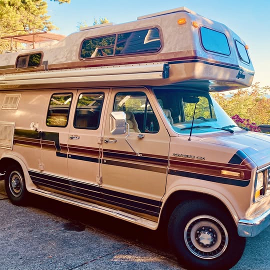 Ford-econoline-350-Airstream-b190-1989