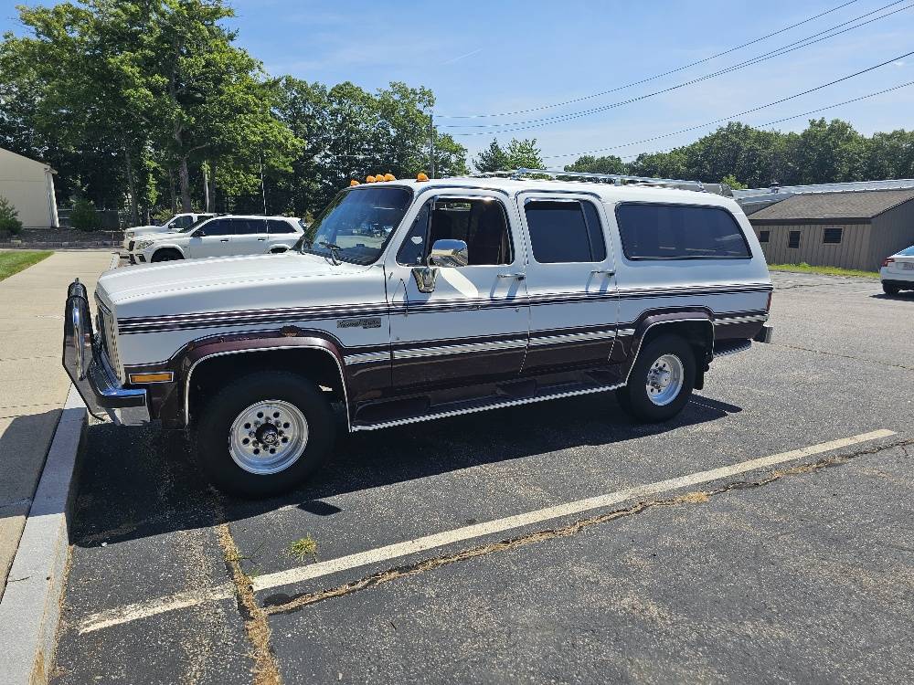 Gmc-Suburban-1988-custom