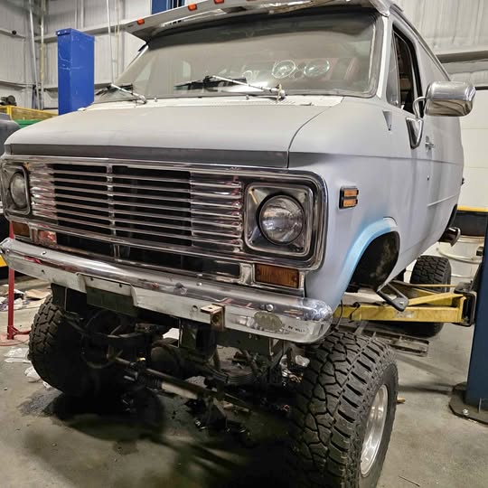 Gmc-Vandura-350-4x4-8quot-lift-project-1982