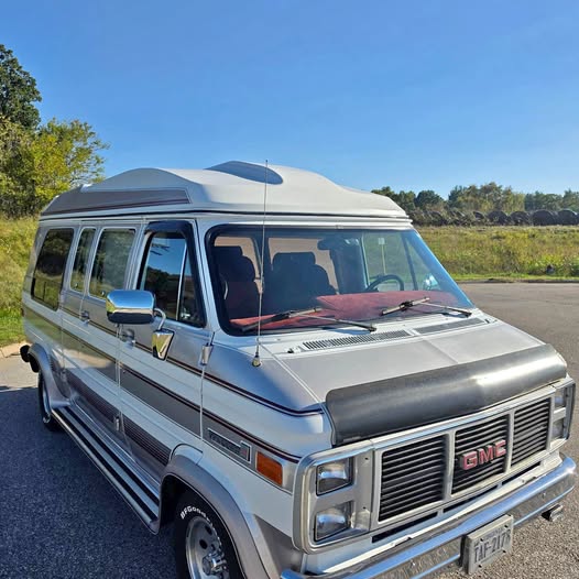 Gmc-Vandura-southern-coach-van-1990