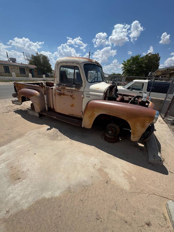 International-ihc-S-100-1956-White