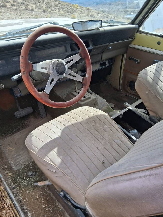 International-ihc-Scout-1977-Yellow