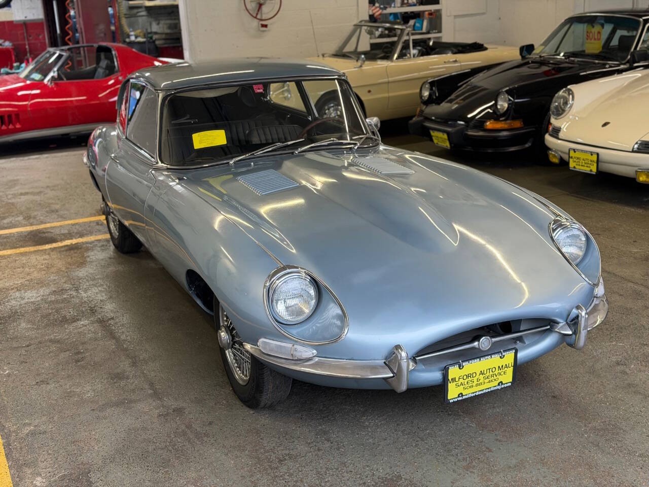 Jaguar-E-Type-1968-Coupe-Blue
