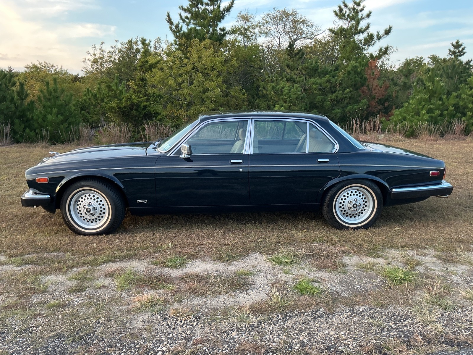 Jaguar-XJ6-1986-Sedan-Beige