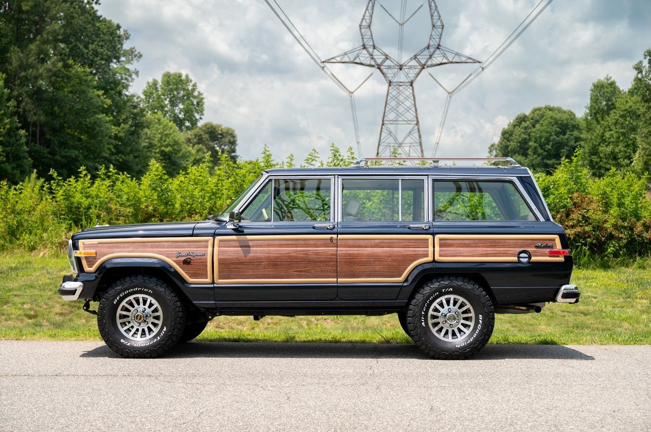 Jeep-Wagoneer-1991-SUV-Tan