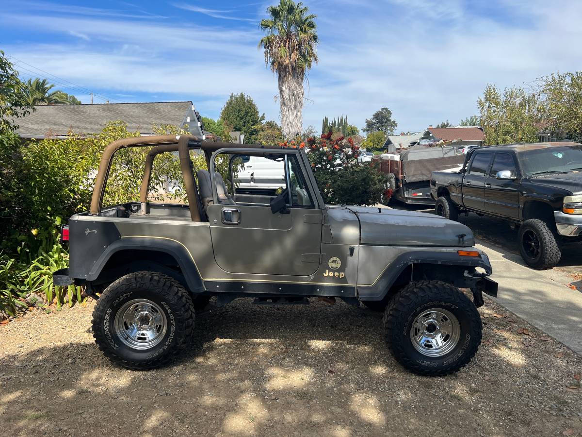 Jeep-Wrangler-yj-sahara-1990