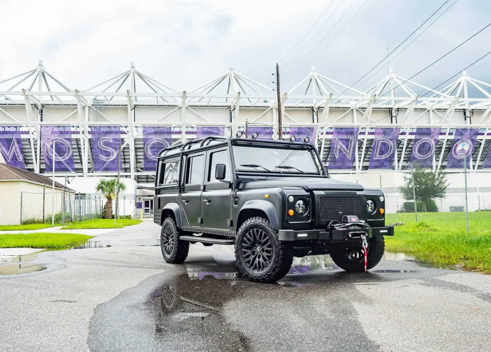 Land-Rover-Defender-1984-SUV-Black