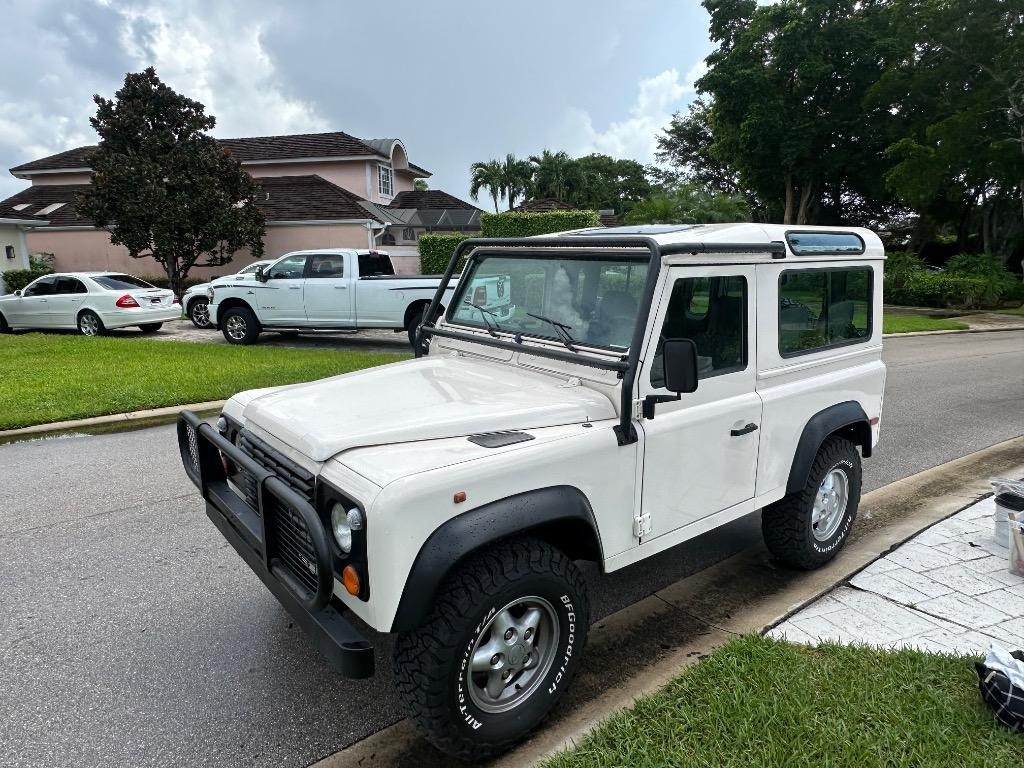 Land-Rover-Defender-1997-Gray