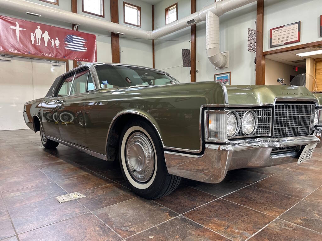 Lincoln-Continental-1969-Green-Green