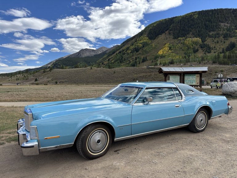 Lincoln-Continental-mk-iv-1975-Baby-Blue-Baby-Blue