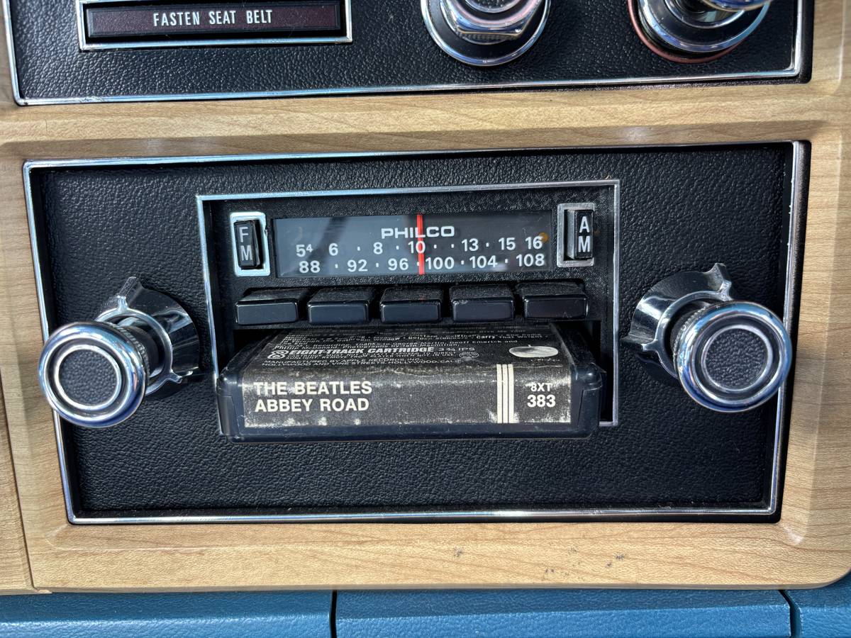 Lincoln-Continental-mk-iv-1975-Blue