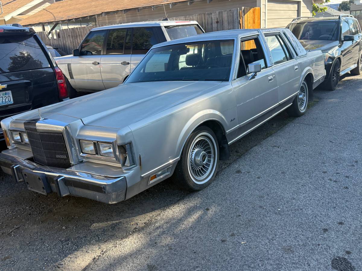 Lincoon-town-car-1989