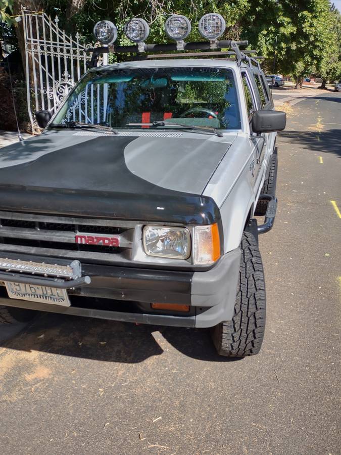 Mazda-B2600i-1989-Silver