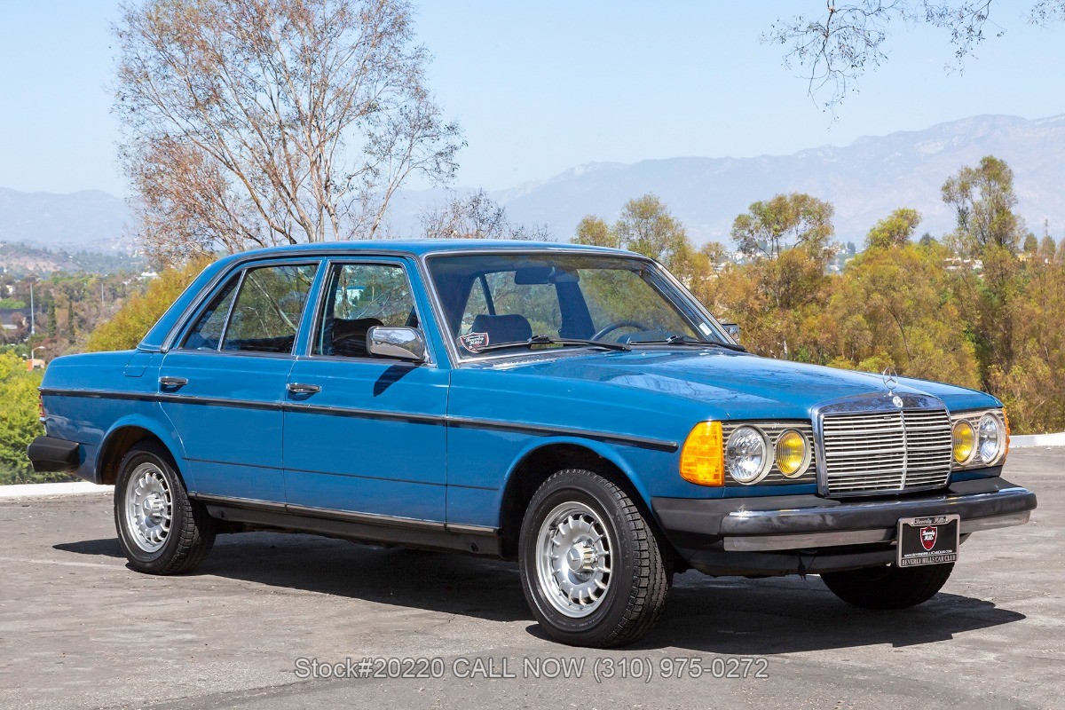 Mercedes-Benz-300D-1982-Sedan