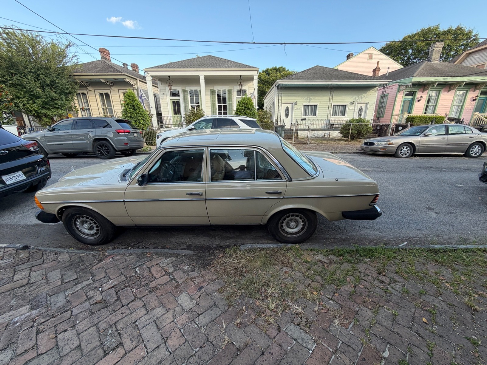 Mercedes-Benz-Sedan-1980-Sedan