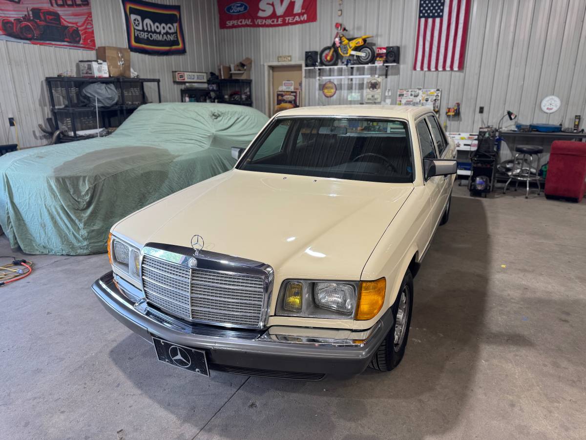 Mercedes-benz-300sd-1982-Yellow