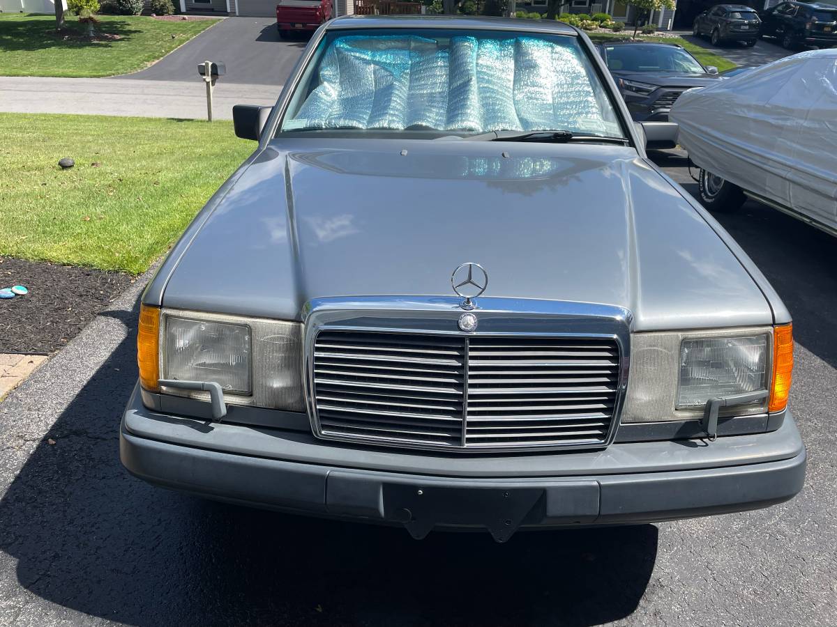 Mercedes-benz-E-class-1989-Gray