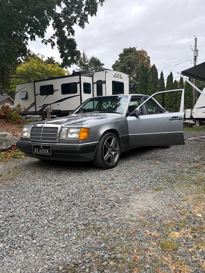 Mercedes-benz-W124-1993-Silver
