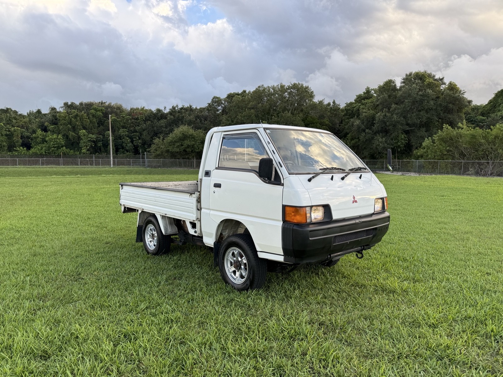 Mitsubishi-Delica-1994-Pickup-Gray