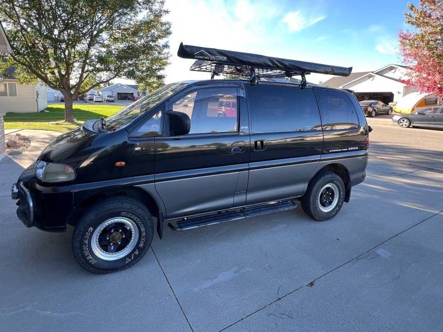 Mitsubishi-Delica-1995-Black