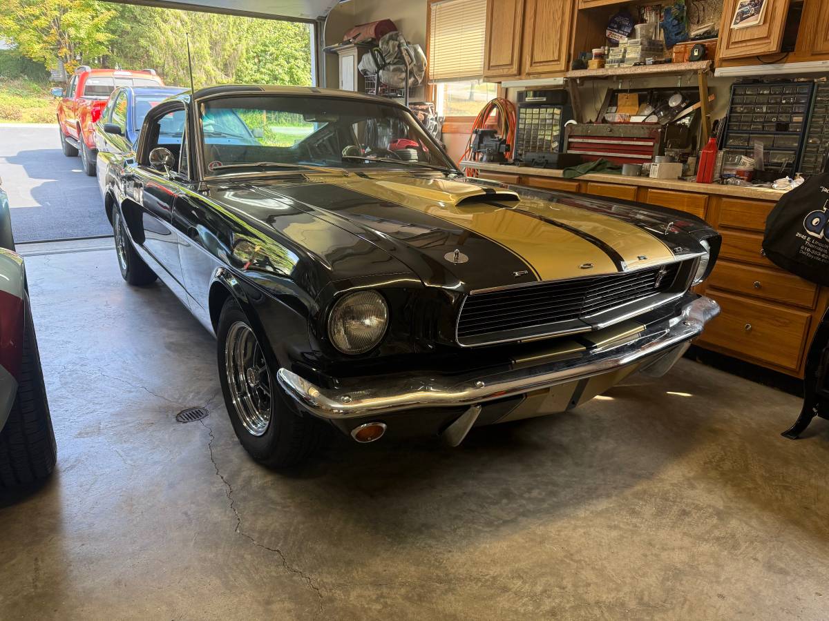 Mustang-fastback.-1966-1966-Black