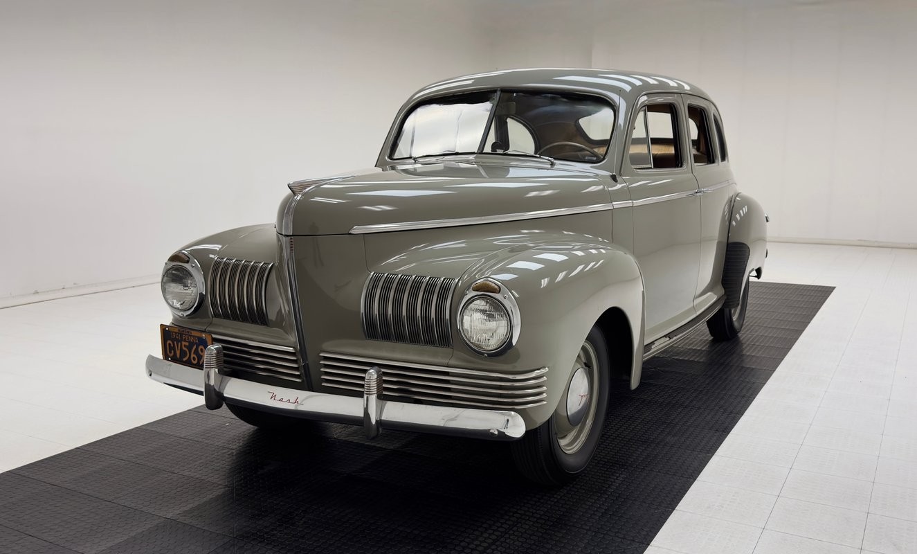 Nash-1941-Sedan-Tan