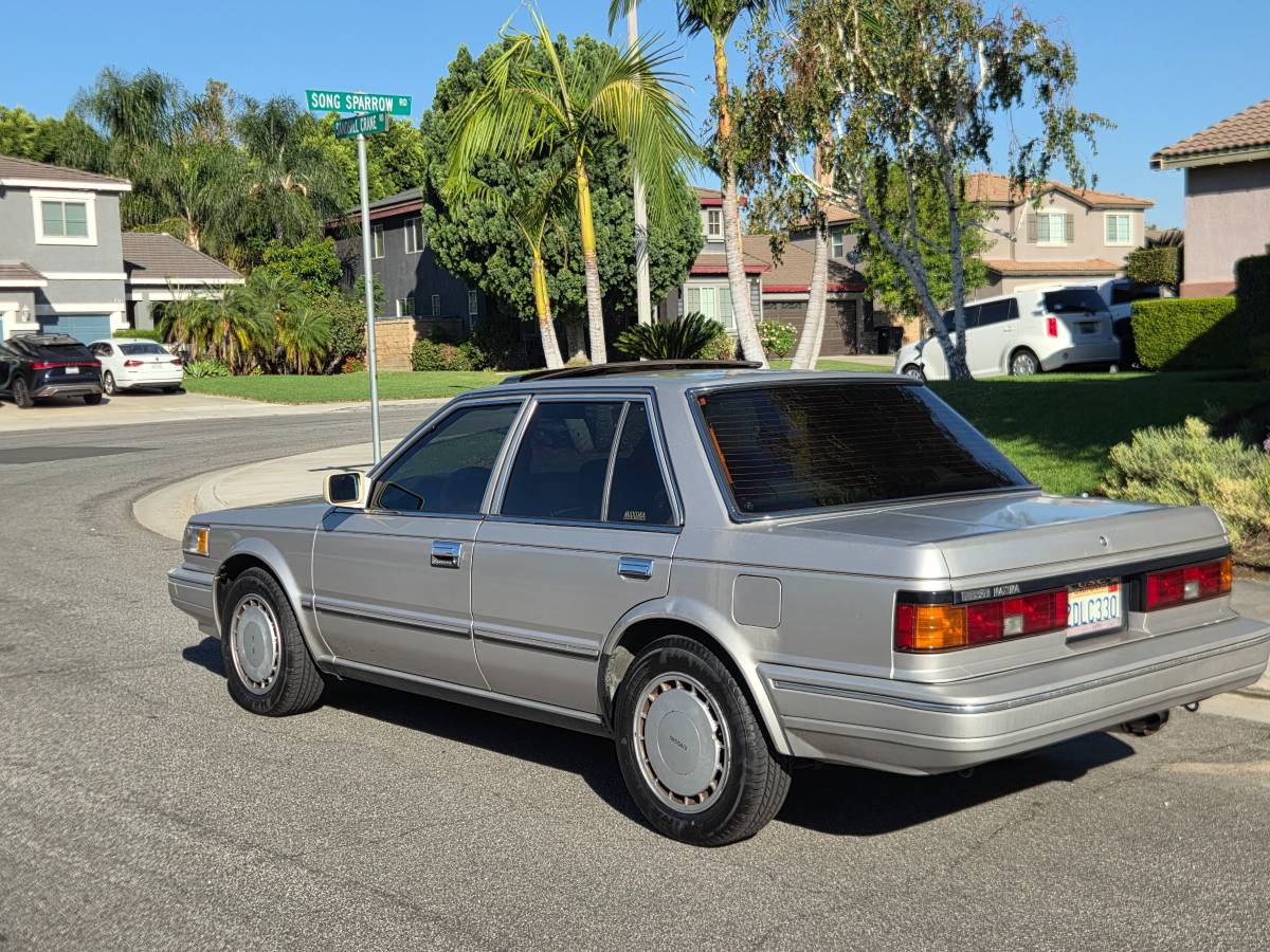 Nissan-Maxima-1987-Silver
