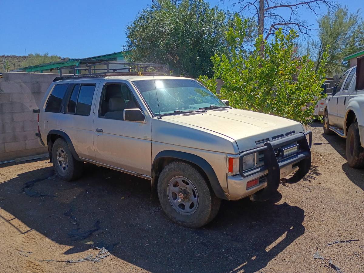 Nissan-Pathfinder-1993-Brown