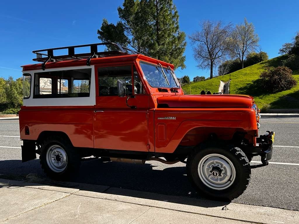Nissan-Patrol-1974-SUV-Black